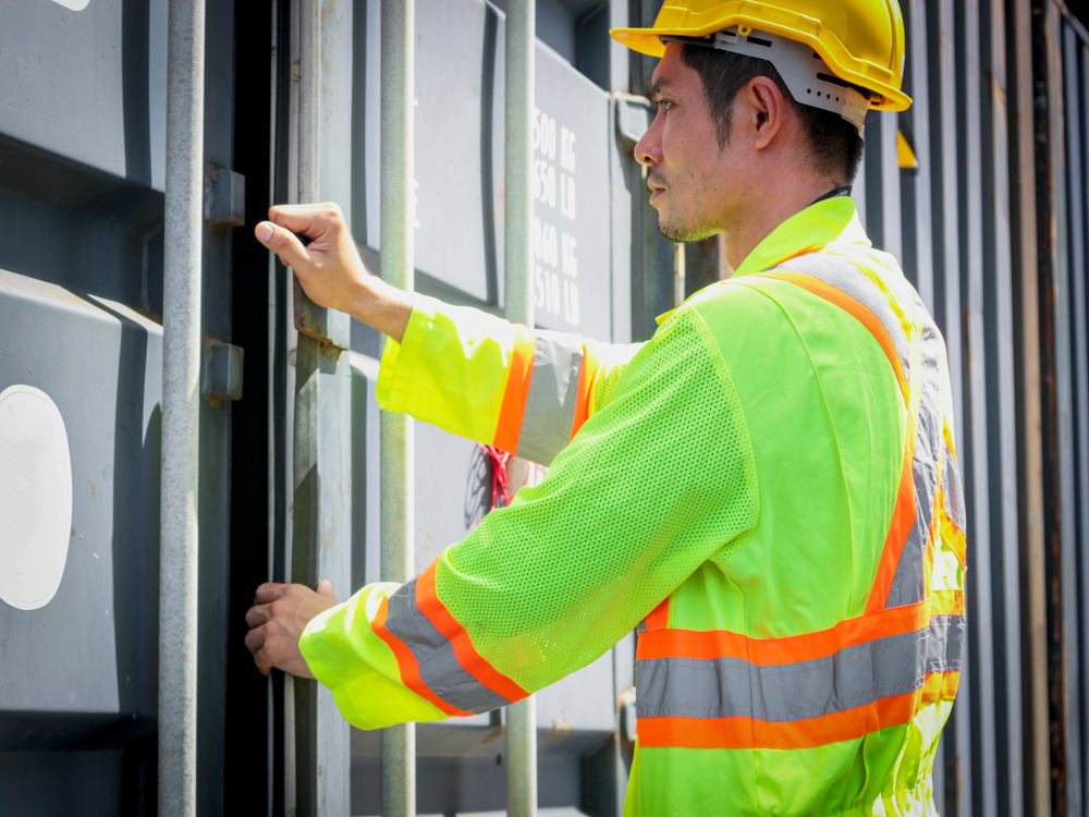 Container plugging